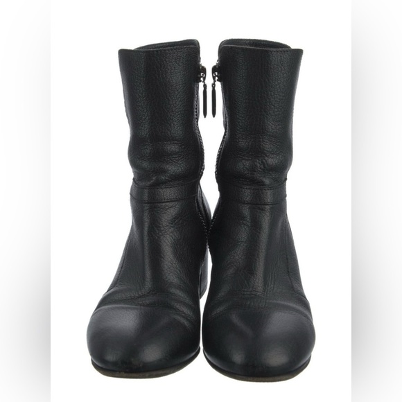 Chanel Interlocking CC Logo Goat Leather Moto Boots
Women's Size: 10.5, IT40.5🖤 - Picture 7 of 12